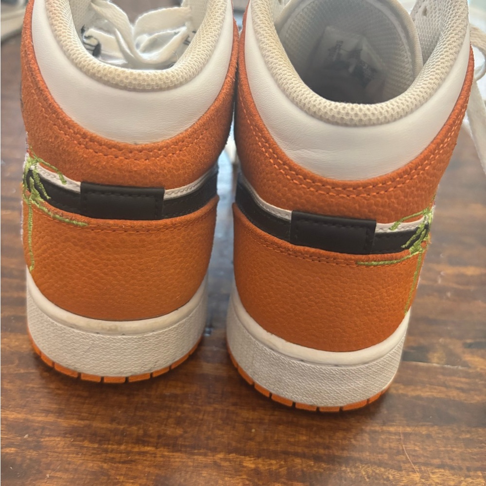 Air Jordan 1 Mid with floral embroidery - Picture 4 of 5